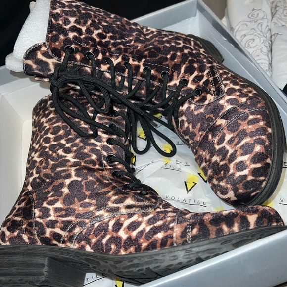 Leopard boots - Picture 3 of 3